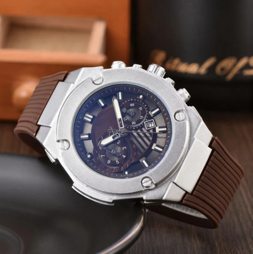 STRONG QUARTZ MEN WATCH